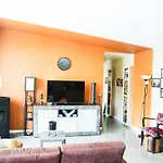 Bubbles And Granules - Single-storey House - Swimming Pool *