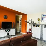 Bubbles And Granules - Single-storey House - Swimming Pool