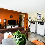 Bubbles And Granules - Single-storey House - Swimming Pool * Provin