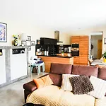 Bubbles And Granules - Single-storey House - Swimming Pool Nyaraló