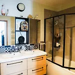 Bubbles And Granules - Single-storey House - Swimming Pool * Provin
