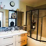 Bubbles And Granules - Single-storey House - Swimming Pool *