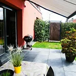 Bubbles And Granules - Single-storey House - Swimming Pool