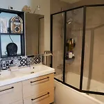 Bubbles And Granules - Single-storey House - Swimming Pool