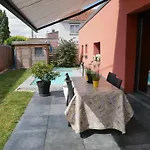 Bubbles And Granules - Single-storey House - Swimming Pool Provin