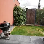 Bubbles And Granules - Single-storey House - Swimming Pool *