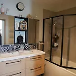 Bubbles And Granules - Single-storey House - Swimming Pool *