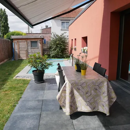 Bubbles And Granules - Single-storey House - Swimming Pool Provin
