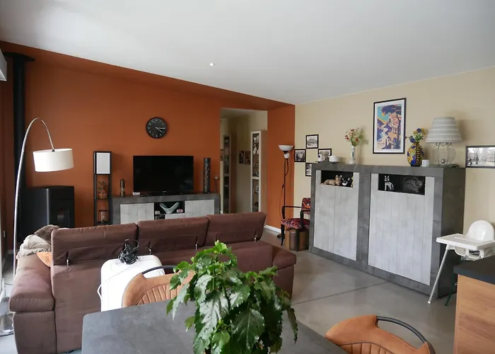 Bubbles And Granules - Single-storey House - Swimming Pool Provin