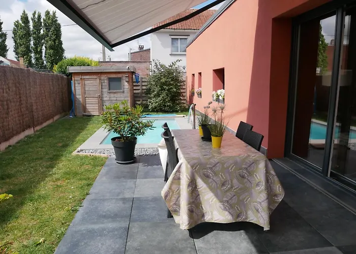 Bubbles And Granules - Single-storey House - Swimming Pool * Provin